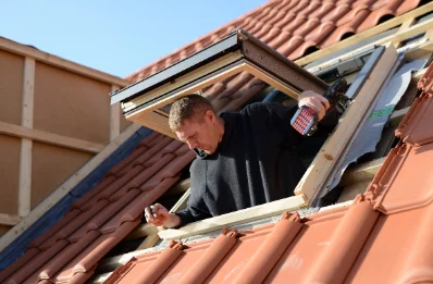 Pose de fenêtres de toit Velux à Liomer
